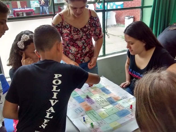 Comunidade escolar da E.E. Presidente Arthur da Costa e Silva, em Pouso Alegre, organizou dinâmicas e projetos para envolver comunidade no Dia do Currículo. Foto: Divulgação
